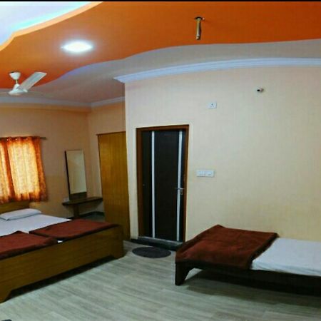 Hotel Ganga Palace Ujjain Exterior foto