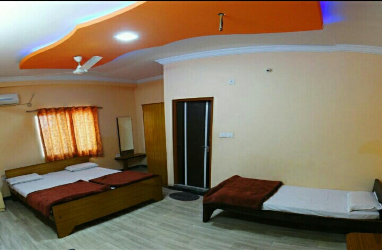 Hotel Ganga Palace Ujjain Exterior foto