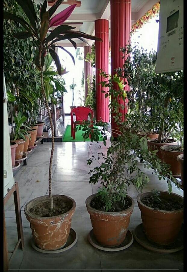 Hotel Ganga Palace Ujjain Exterior foto