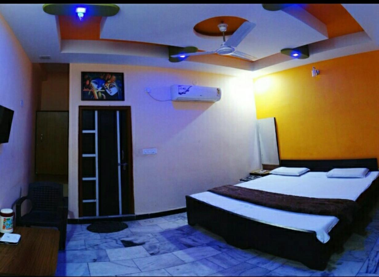 Hotel Ganga Palace Ujjain Exterior foto