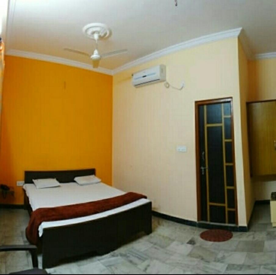 Hotel Ganga Palace Ujjain Exterior foto