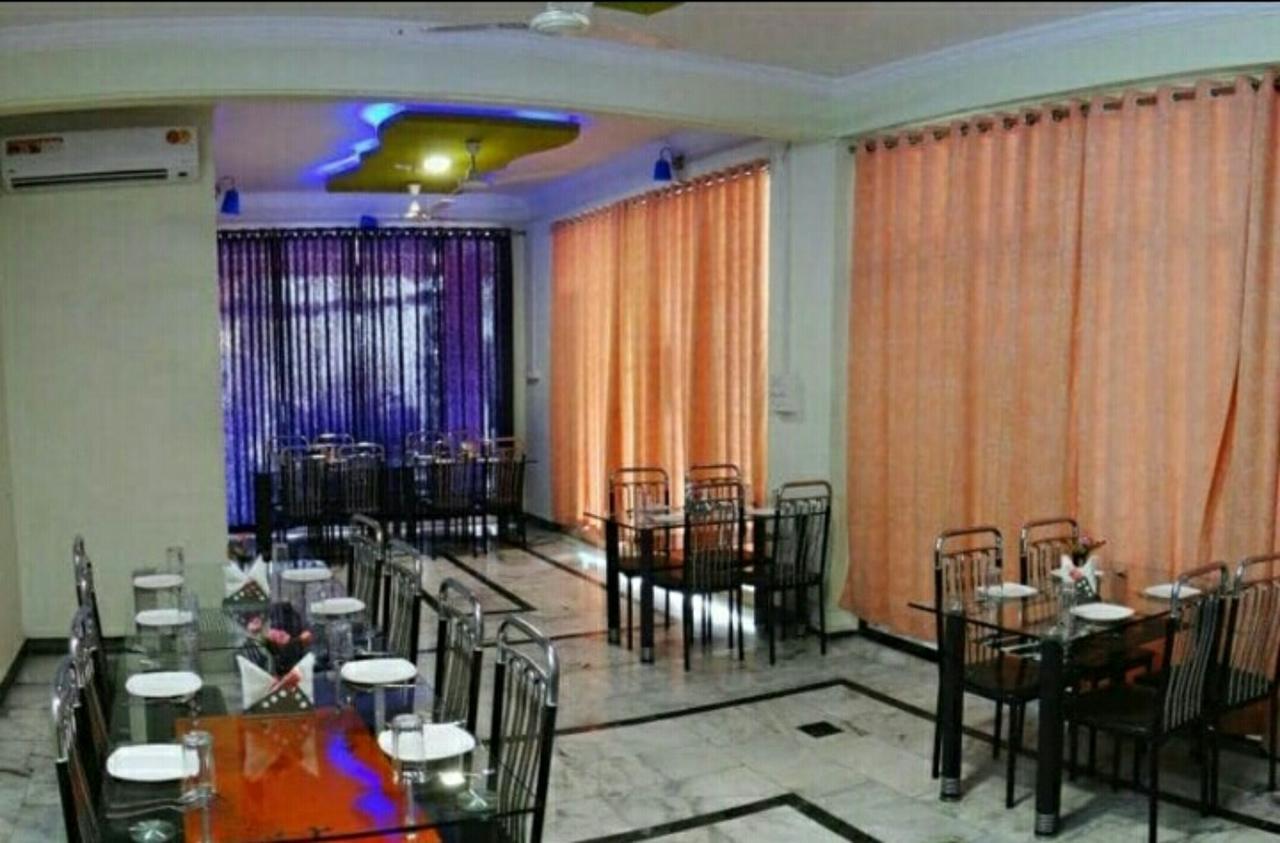 Hotel Ganga Palace Ujjain Exterior foto