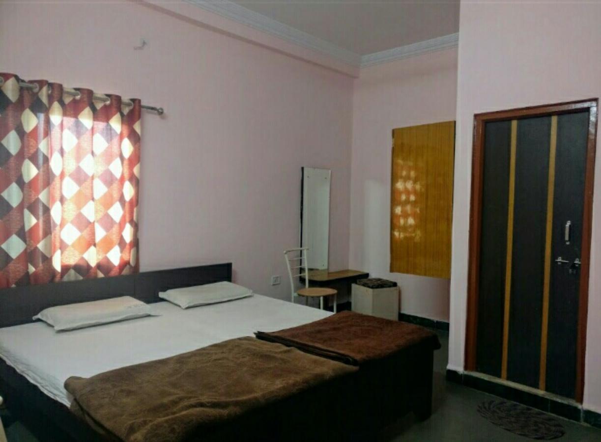 Hotel Ganga Palace Ujjain Exterior foto