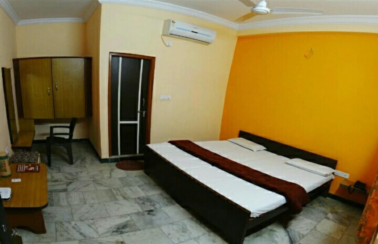 Hotel Ganga Palace Ujjain Exterior foto